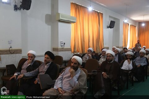 بالصور/ أمين عام حزب الله العراق حجة الإسلام والمسلمين السيد هاشم الحيدري يلتقي بأساتذة حوزة الأهواز