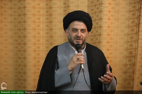 بالصور/ أمين عام حزب الله العراق حجة الإسلام والمسلمين السيد هاشم الحيدري يلتقي بأساتذة حوزة الأهواز