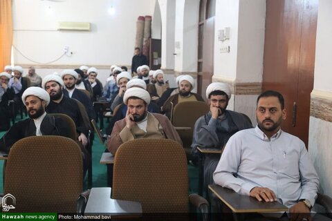 بالصور/ أمين عام حزب الله العراق حجة الإسلام والمسلمين السيد هاشم الحيدري يلتقي بأساتذة حوزة الأهواز