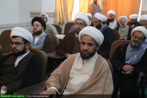 بالصور/ أمين عام حزب الله العراق حجة الإسلام والمسلمين السيد هاشم الحيدري يلتقي بأساتذة حوزة الأهواز