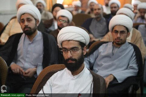 بالصور/ أمين عام حزب الله العراق حجة الإسلام والمسلمين السيد هاشم الحيدري يلتقي بأساتذة حوزة الأهواز