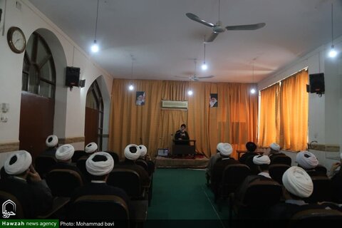 بالصور/ أمين عام حزب الله العراق حجة الإسلام والمسلمين السيد هاشم الحيدري يلتقي بأساتذة حوزة الأهواز