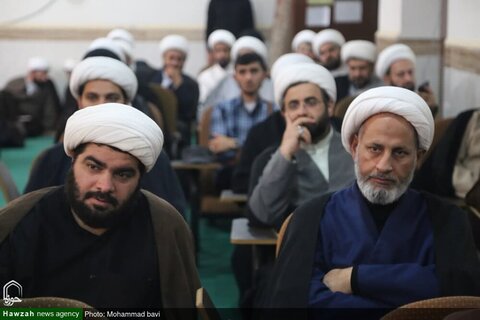 بالصور/ أمين عام حزب الله العراق حجة الإسلام والمسلمين السيد هاشم الحيدري يلتقي بأساتذة حوزة الأهواز