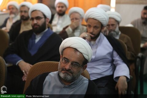 بالصور/ أمين عام حزب الله العراق حجة الإسلام والمسلمين السيد هاشم الحيدري يلتقي بأساتذة حوزة الأهواز