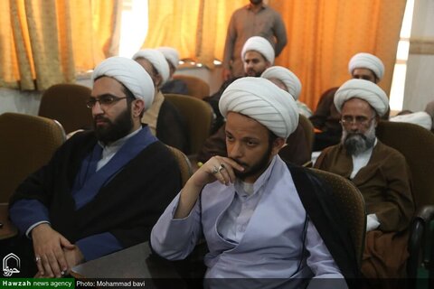 بالصور/ أمين عام حزب الله العراق حجة الإسلام والمسلمين السيد هاشم الحيدري يلتقي بأساتذة حوزة الأهواز