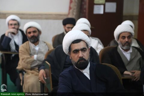 بالصور/ أمين عام حزب الله العراق حجة الإسلام والمسلمين السيد هاشم الحيدري يلتقي بأساتذة حوزة الأهواز