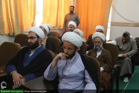 بالصور/ أمين عام حزب الله العراق حجة الإسلام والمسلمين السيد هاشم الحيدري يلتقي بأساتذة حوزة الأهواز