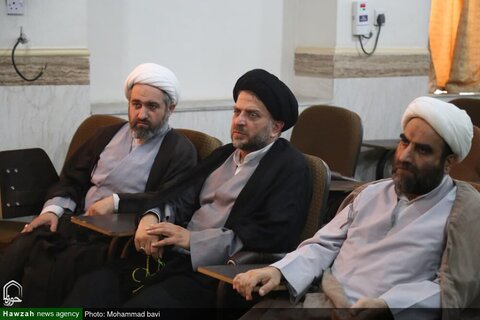 بالصور/ أمين عام حزب الله العراق حجة الإسلام والمسلمين السيد هاشم الحيدري يلتقي بأساتذة حوزة الأهواز