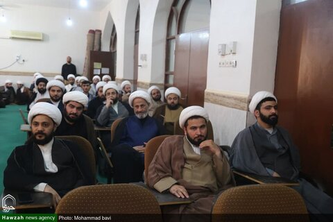 بالصور/ أمين عام حزب الله العراق حجة الإسلام والمسلمين السيد هاشم الحيدري يلتقي بأساتذة حوزة الأهواز