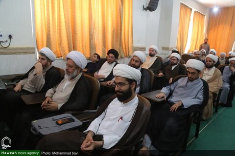 بالصور/ أمين عام حزب الله العراق حجة الإسلام والمسلمين السيد هاشم الحيدري يلتقي بأساتذة حوزة الأهواز