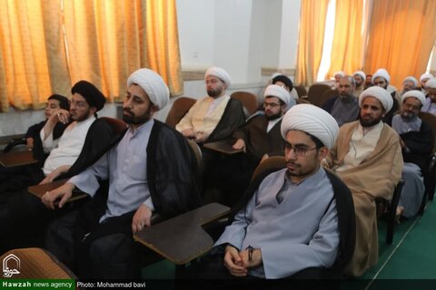 بالصور/ أمين عام حزب الله العراق حجة الإسلام والمسلمين السيد هاشم الحيدري يلتقي بأساتذة حوزة الأهواز