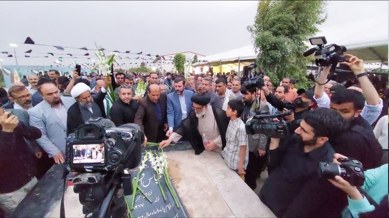 مزار شهدای قیام خونین ۱۵ خرداد در تهران گلباران شد