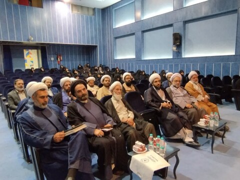 آیین سنگرسپاری مدیریت حوزه علمیه خواهران استان اصفهان