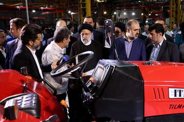 تصاویر/ بازدید رئیس جمهور از تراکتور سازی تبریز