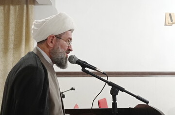 منبر و محراب نیاز است اما باید در میان مردم حضور پررنگ داشته باشیم