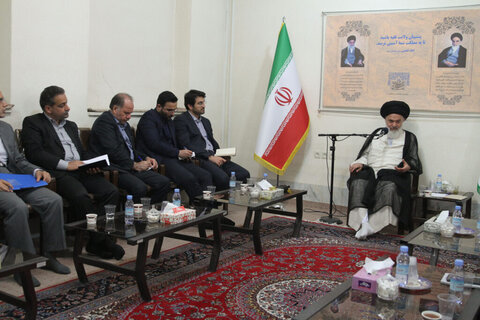 آیت الله حسینی بوشهری در دیدار رئیس سازمان مالیاتی کشور: