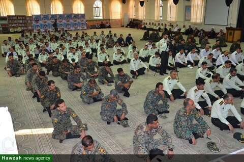 بالصور/ إقامة درس الأخلاق من قبل ممثل الولي الفقيه في بوشهر لقوات الشرطة في هذه المحافظة