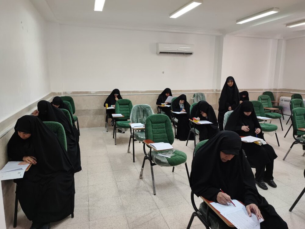 آزمون جذب اساتید حوزه علمیه خواهران بوشهر برگزار شد