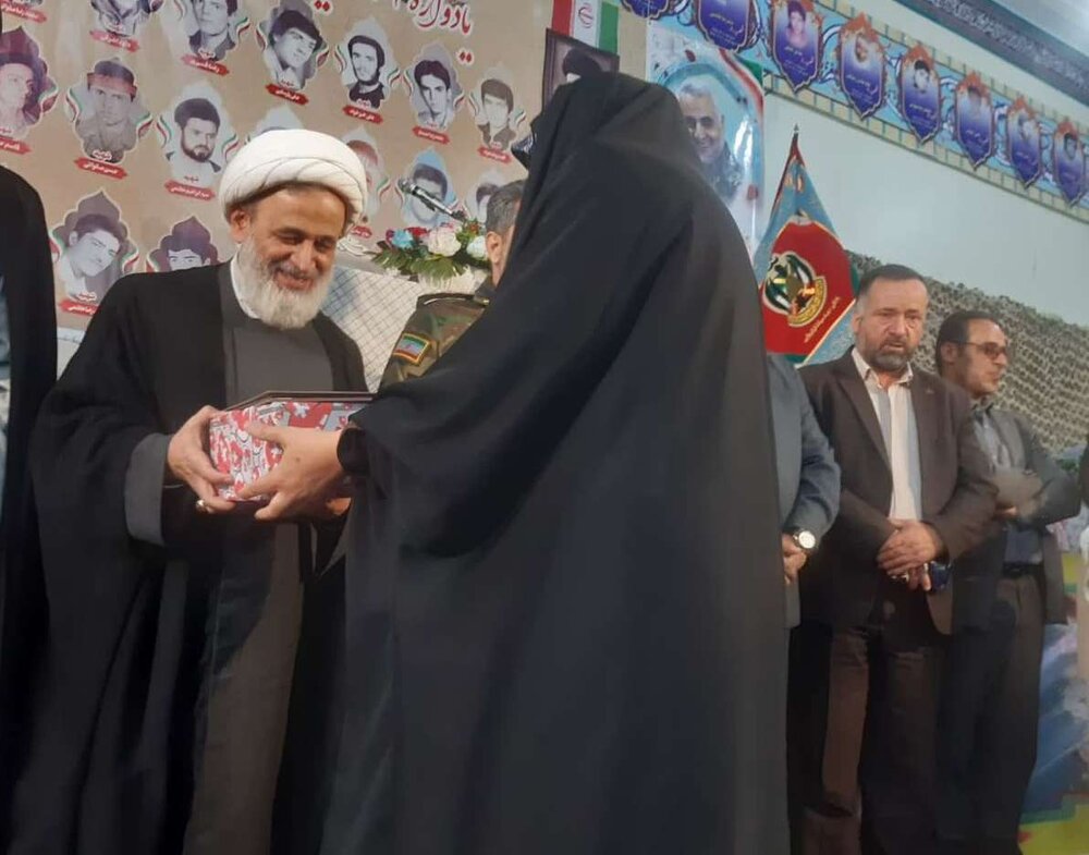 یادواره ۲۷ شهید روستای رحق برگزار شد +عکس