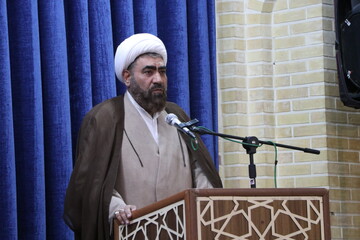 اساتید در کنار رشد علمی از رشد اخلاقی و معنوی طلاب غافل نشوند