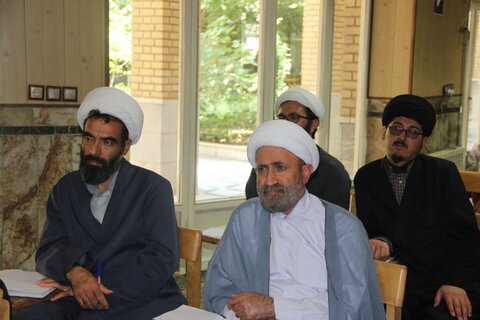 تصاویر / دوره دانش افزایی استاندارد سازی سوال برای اساتید مدارس علمیه استان با حضور مدیر حوزه علمیه استان قزوین