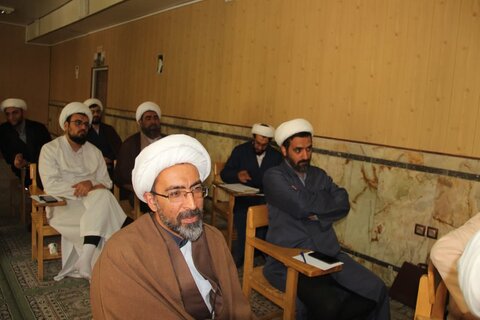 تصاویر / دوره دانش افزایی استاندارد سازی سوال برای اساتید مدارس علمیه استان با حضور مدیر حوزه علمیه استان قزوین