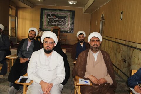 تصاویر / دوره دانش افزایی استاندارد سازی سوال برای اساتید مدارس علمیه استان با حضور مدیر حوزه علمیه استان قزوین