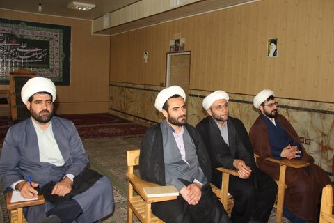 تصاویر / دوره دانش افزایی استاندارد سازی سوال برای اساتید مدارس علمیه استان با حضور مدیر حوزه علمیه استان قزوین