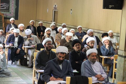 تصاویر / دوره دانش افزایی استاندارد سازی سوال برای اساتید مدارس علمیه استان با حضور مدیر حوزه علمیه استان قزوین