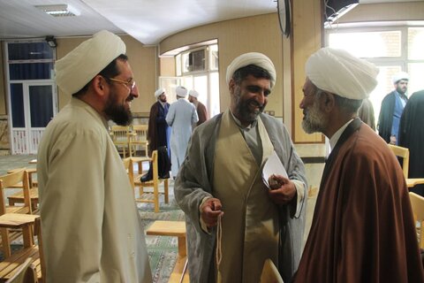 تصاویر / دوره دانش افزایی استاندارد سازی سوال برای اساتید مدارس علمیه استان با حضور مدیر حوزه علمیه استان قزوین
