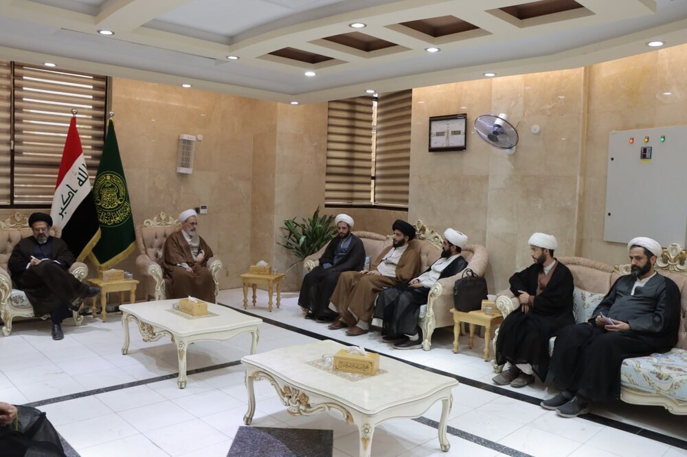 Top Cleric Meets with Iranian Professors in Najaf