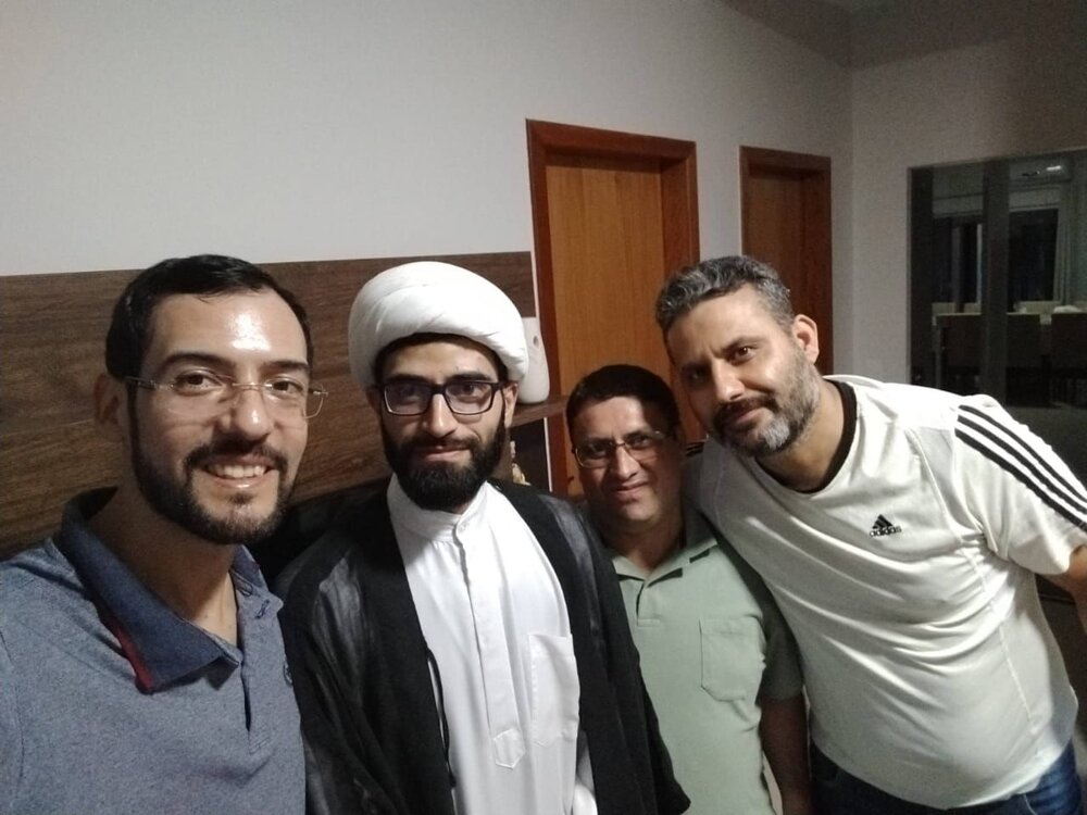 استقبال کشیشان برزیلی از دریافت کتاب «آموزههایی از قرآن» به قلم آیتالله خامنهای