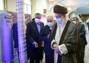 تقرير مصوّر/  زيارة قائد الثورة الإسلامية لمعرض إنجازات الصناعة النووية بالبلاد
