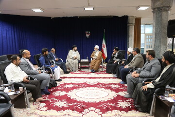 تصاویر/ دیدار حجت الاسلام والمسلمین سید کلب جواد نقوی دبیر کل مجلس علمای هند با آیت الله اعرافی