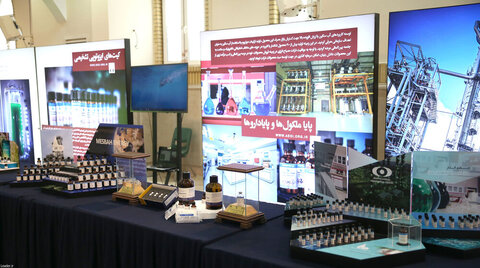 تقرير مصوّر/  زيارة قائد الثورة الإسلامية معرض إنجازات الصناعة النووية بالبلاد