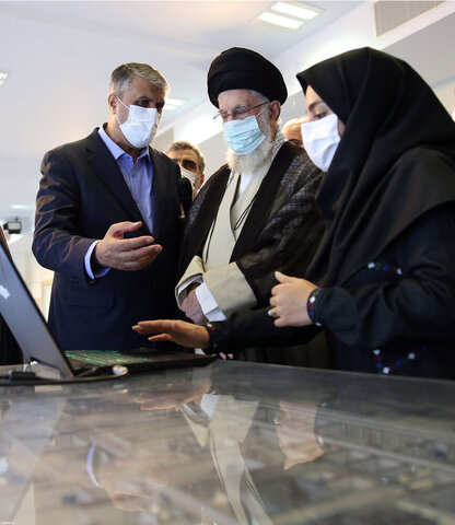 تقرير مصوّر/  زيارة قائد الثورة الإسلامية معرض إنجازات الصناعة النووية بالبلاد