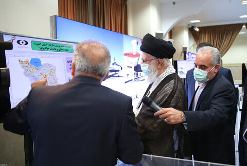 تقرير مصوّر/  زيارة قائد الثورة الإسلامية معرض إنجازات الصناعة النووية بالبلاد