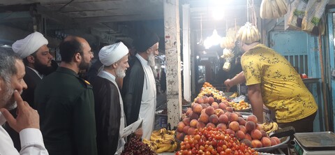 حضور صمیمی نماینده ولی فقیه خوزستان در جمع اهالی و کسبه بازار شوشتر