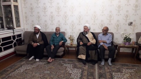 تصاویر/ دیدار امام جمعه نقده با خانواده شهیدان ادیبی