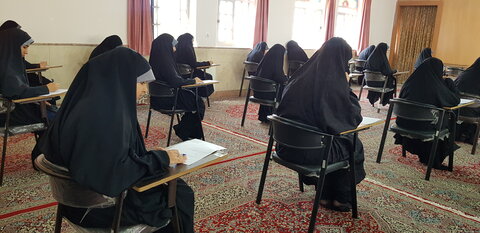 تصاویر/ بازدید مدیر و معاون آموزش حوزه علمیه خواهران استان یزد از نحوه برگزاری امتحانات
