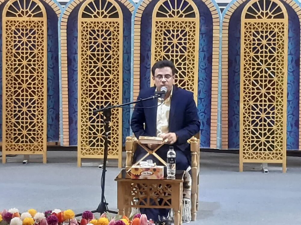 محفل انس با قرآن در دانشگاه علوم پزشکی کاشان برگزار شد + عکس