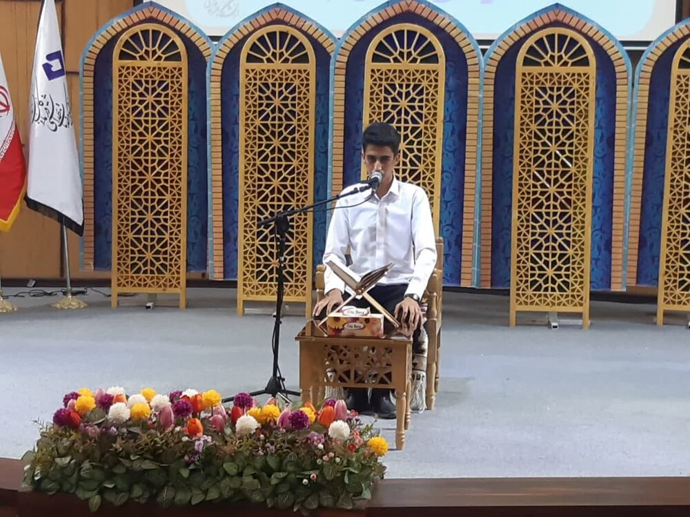 محفل انس با قرآن در دانشگاه علوم پزشکی کاشان برگزار شد + عکس