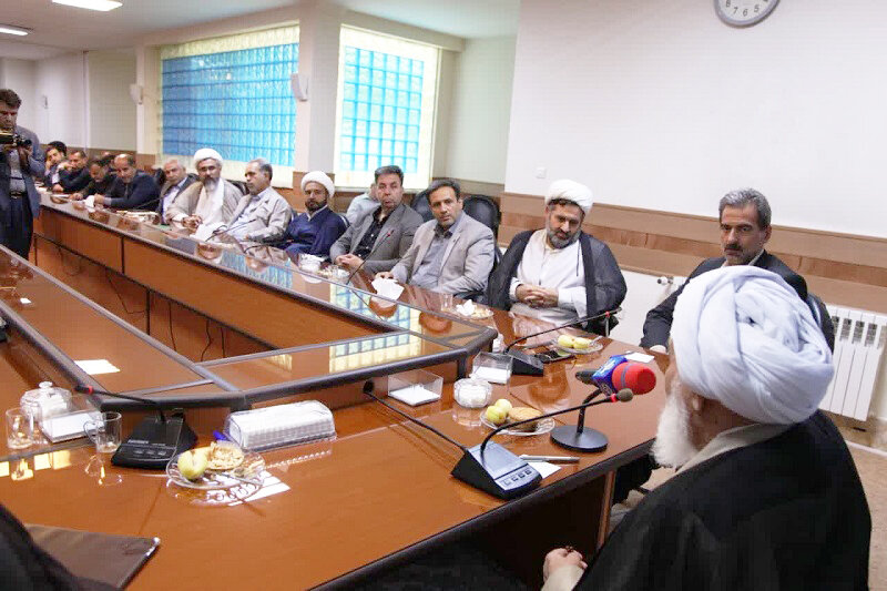 فعالیت در عرصه کشاورزی متناسب با نیاز بازار و استعداد استان کرمانشاه باشد