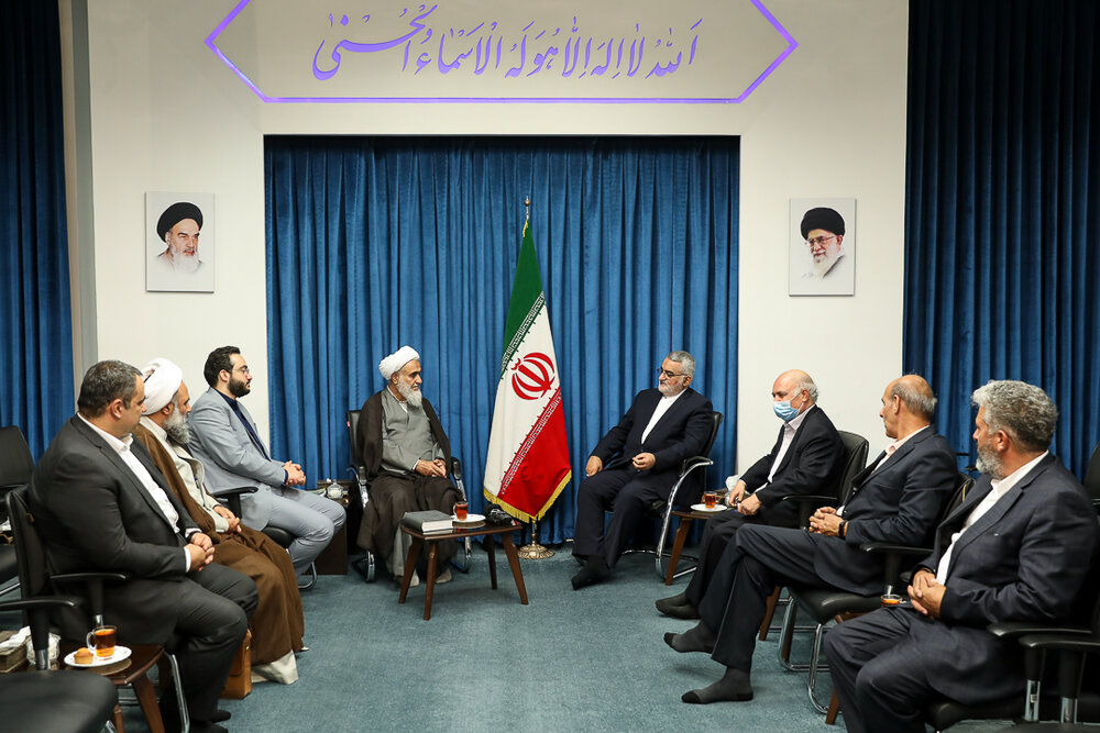 وزارت امور خارجه در تعاملات با دنیا، منشورهای قرآنی و الهی را بیشتر مورد توجه قرار دهد