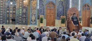 آخرین شب جمعه ذی القعده زائران ایرانی در حرم امام حسین (ع) + عکس