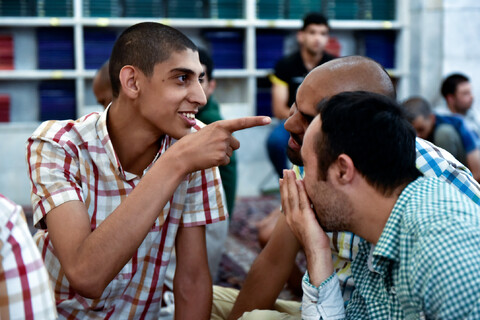 تصاویر/ تشرف معلولین آسایشگاه شهید بهشتی به حرم مطهر رضوی