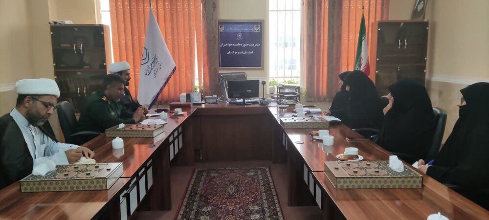 نشست مدیر حوزه علمیه خواهران هرمزگان با مسئول بسیج طلاب استان