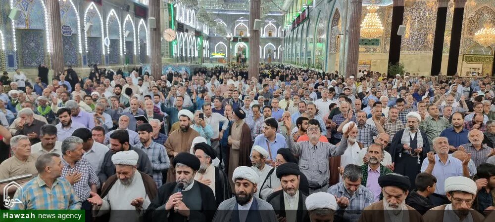 آخرین شب جمعه ذی القعده زائران ایرانی در حرم امام حسین (ع) + عکس