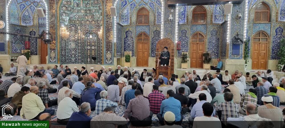 آخرین شب جمعه ذی القعده زائران ایرانی در حرم امام حسین (ع) + عکس