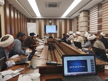 تصاویر/ کلاس روش تحقیق دوره تربیت مدرس مهارت های پژوهشی حوزه علمیه استان یزد